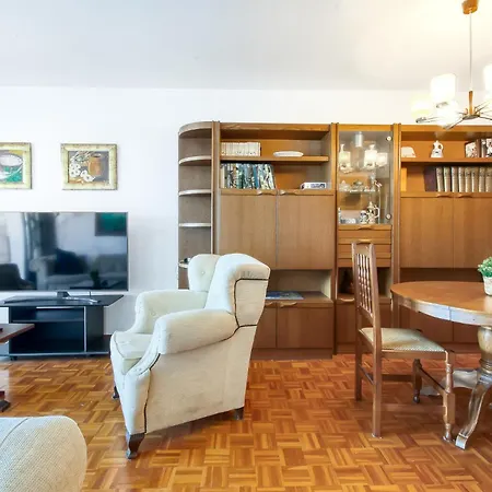 Parramon G 2 2 Apartment Roses